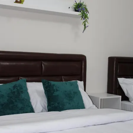 Nestly 3* تيرانا